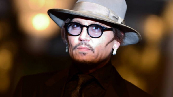 Johnny Depp założył konto na Instagramie i zaśpiewał piosenkę Johna Lennona