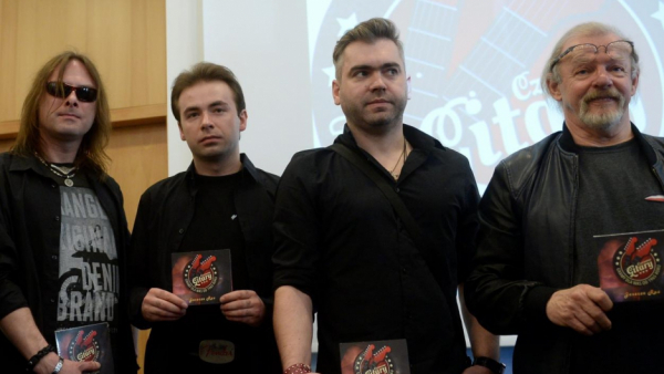 Czerwone Gitary grają dalej