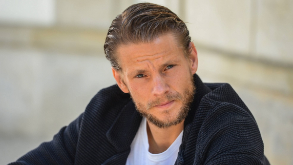 Sebastian Fabijański - oko w oko z wilkiem