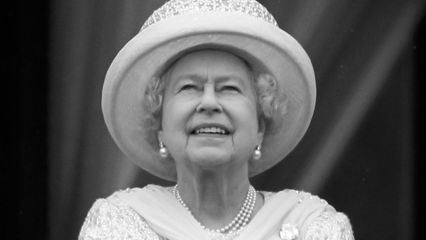 Polska projektantka, która ubierała gwiazdy na spotkania z Elżbietę II, czule pożegnała królową