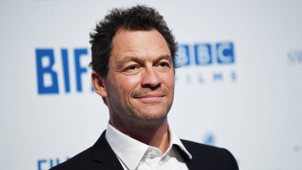 Dominic West, który gra w serialu „The Crown” księcia Karola, chciał odejść z jego fundacji