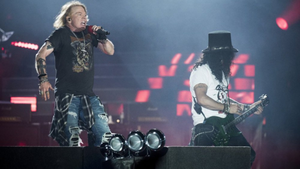Zespół Guns N' Roses pozwał sklep sprzedający broń i… kwiaty