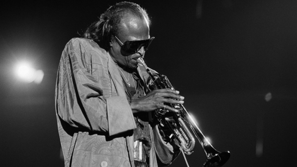 Nie nudzi cię granie muzyki, która brzmi jak muzyka? - 100 lat temu urodził się Miles Davis