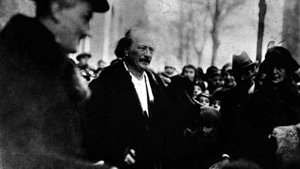 Na Paderewskiego czekały tłumy – inscenizacja przybycia polityka i kompozytora do Poznania