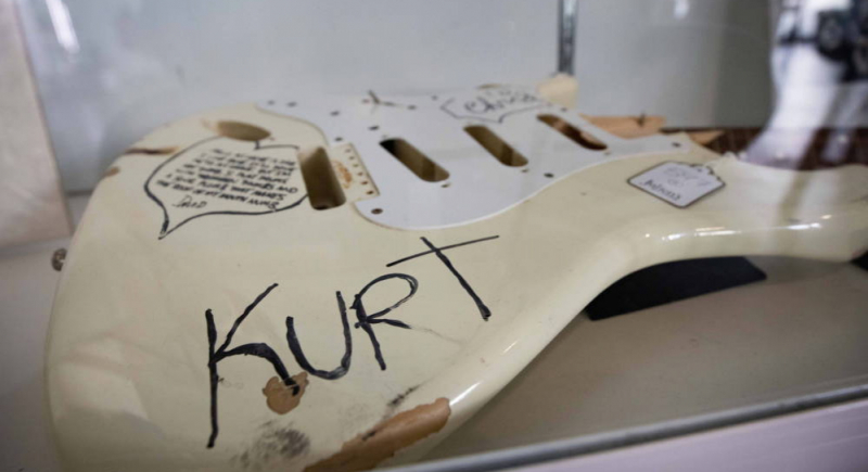 Roztrzaskana przez Cobaina gitara główną atrakcją nadchodzącej aukcji pamiątek muzycznych