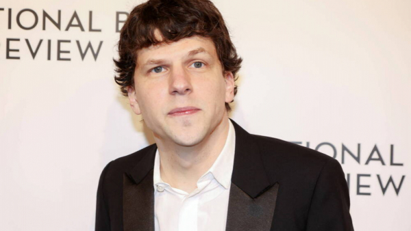 Aktor, który zagrał Marka Zuckerberga nie chce być z nim kojarzony