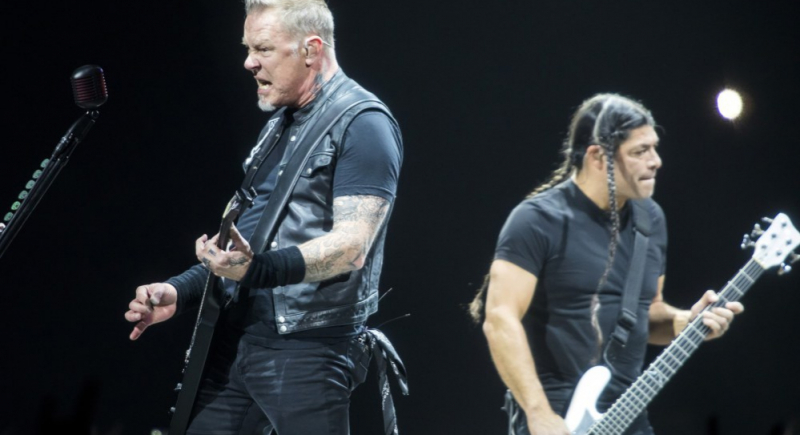 Muzycy zespołu Metallica wyprzedają sprzęt w szczytnym celu