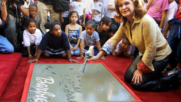 W filmie „Barbie” epizodyczną rolę zagrała córka pomysłodawczyni słynnej lalki