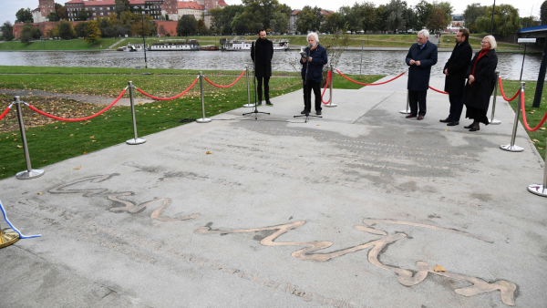 Otwarto Schody Miłosza – na bulwarach niedaleko Mangghi