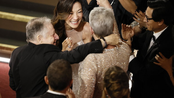  "Wszystko wszędzie naraz" z siedmioma statuetkami, w tym dla najlepszego filmu 