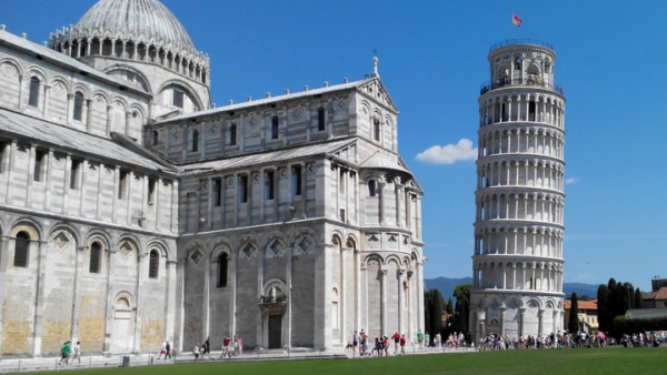 Krzywa Wieża nie runęła w czasie trzęsień dzięki przechyłowi