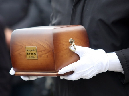 "Żegnamy twórcę wyjątkowego". Krzysztof Krauze pochowany w Kazimierzu Dolnym