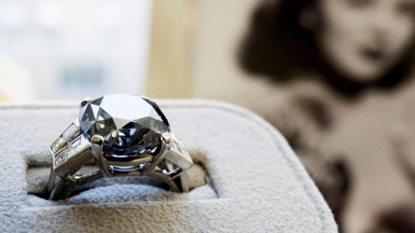 Pierścionek Shirley Temple na aukcji