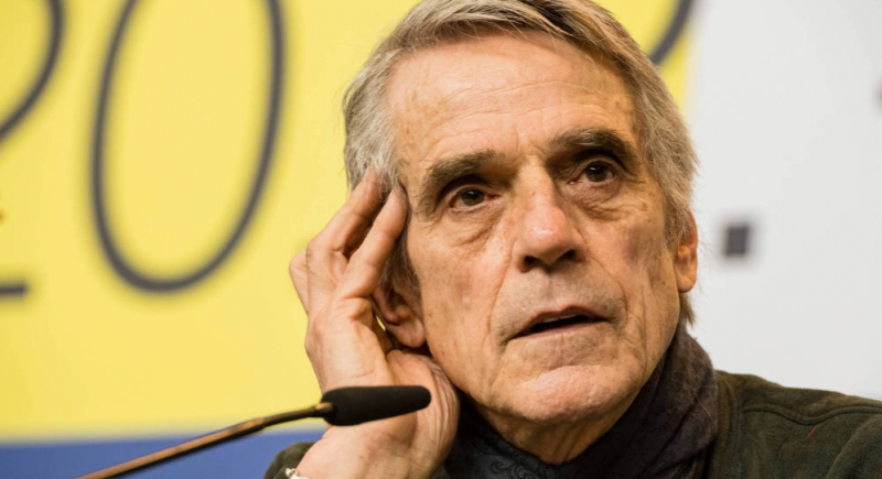 Jeremy Irons zagra brytyjskiego premiera Neville’a Chamberlaina w filmie „Monachium”