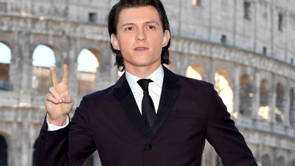 Tom Holland zatrudnił się jako barman. Wszystko dla nowej roli