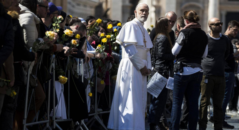 Papież w czarnym papamobile, czyli Malkovich na planie u zdobywcy Oscara