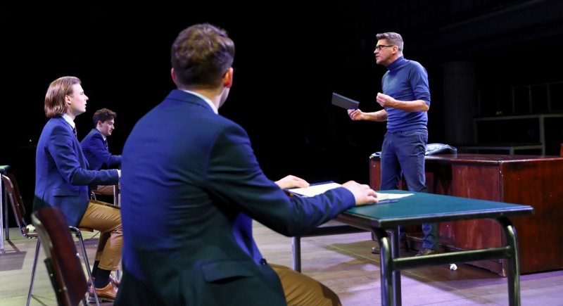 Stowarzyszenie Umarłych Poetów na scenie Och-Teatru