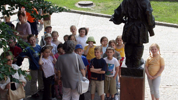 Oryginał rzeźby "Mały Powstaniec" Jerzego Jarnuszkiewicza wystawiony na aukcję