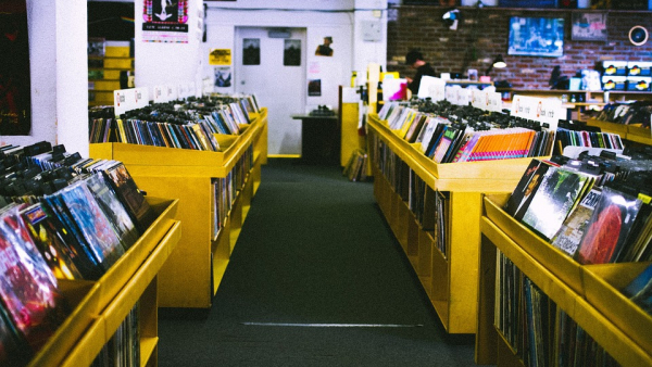 Rynek muzyczny w Polsce: rośnie siła streamingu, ale wciąż chętnie kupujemy CD i winyle