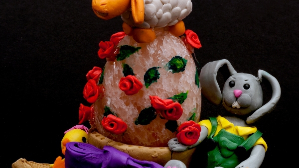 Pomysłowe pisanki z soli w Wieliczce 