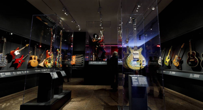 Gitara Elvisa Presley’a sprzedana za milion trzysta dwadzieścia tysięcy dolarów