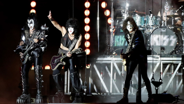Frontman Kiss namawia muzyków do odwołania koncertów w Rosji