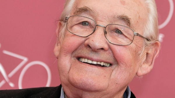 Agencje prasowe o Wajdzie: nadał uniwersalny wymiar trudnej polskiej historii