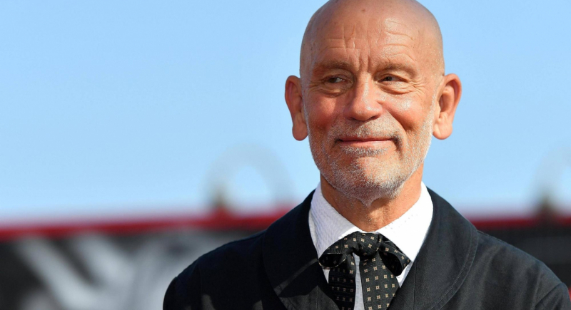 John Malkovich ujawnił, co lubi robić poza planem