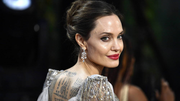 Angelina Jolie wyreżyseruje film o fotografie wojennym Donie McCullinie