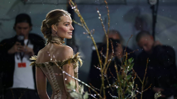 Margot Robbie zatańczyła na planie „Wichrowych wzgórz” układ Kate Bush