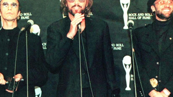 Frank Marshall wyreżyserował film dokumentalny poświęcony grupie Bee Gees