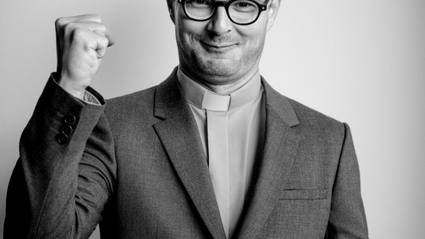 Dawid Ogrodnik zagra księdza Jana Kaczkowskiego 