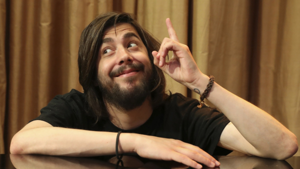 Zwycięzca Eurowizji 2017 podczas kwarantanny koncertuje i poleca książki