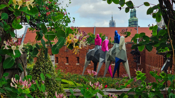 Wawel otwiera Ogrody Królewskie z rzeźbami Pawła Orłowskiego
