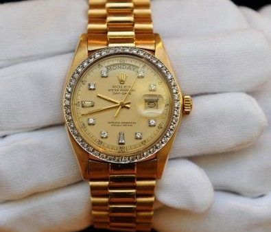 Zegarek Presleya i trykot Madonny na aukcji