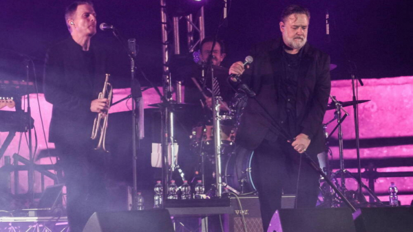 Russell Crowe zdradził, że występowanie z rockowym zespołem jest dla niego źródłem „ukojenia”