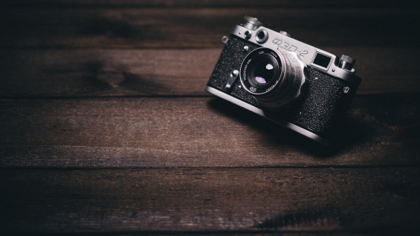 Wystawa prac ukraińskiego fotografa w łotewskim parlamencie. Artysta został zabity przez rosyjskich żołnierzy