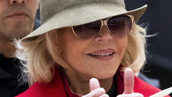 Czerwony płaszcz Fondy symbolem walki o środowisko