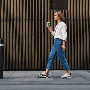 Jak dopasować sneakersy do reszty dodatków stylizacji? 