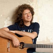 Pat Metheny wystąpi w hali, żeby burze nie zakłóciły koncertu