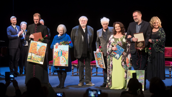 Jan Kanty Pawluśkiewicz wśród nagrodzonych Medalem św. Brata Alberta