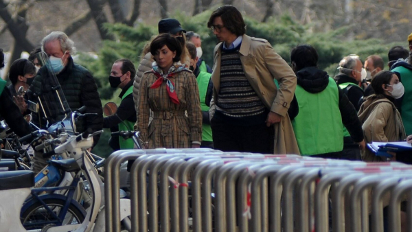 Jest pierwsze zdjęcie z planu filmu „House of Gucci”. A na nim Lady Gaga i Adam Driver