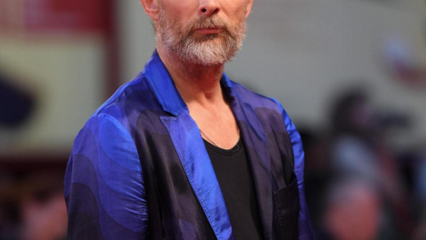 Wokalista Radiohead zaśpiewał "Cichą noc"