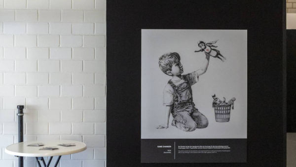 Dzieło Banksy’ego, podarowane pracownikom szpitala, sprzedano za astronomiczną kwotę