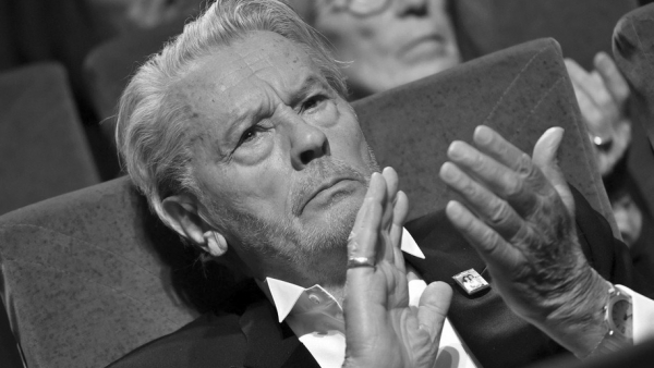 Alain Delon nie żyje 