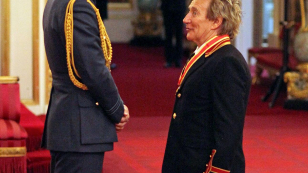 Rod Stewart otrzymał tytuł szlachecki z rąk księcia Williama