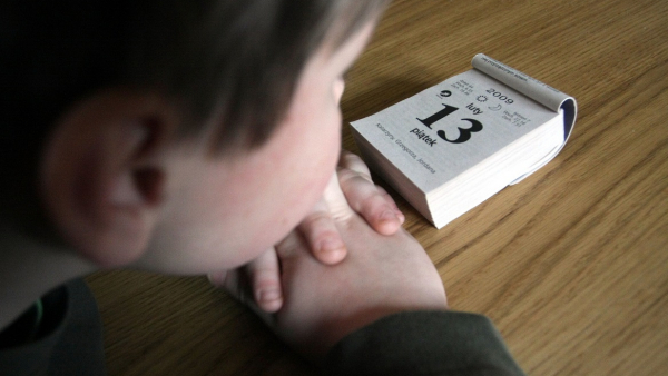 W piątek trzynastego pocałuj chłopaka w usta...