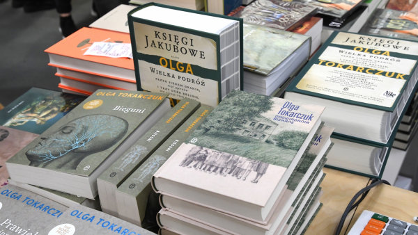 Ponad 2 tys. książek Olgi Tokarczuk trafi do bibliotek