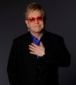 Elton John naraził się w Chinach