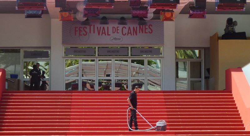 MFF w Cannes bez selfie na czerwonym dywanie i prapremier dla dziennikarzy